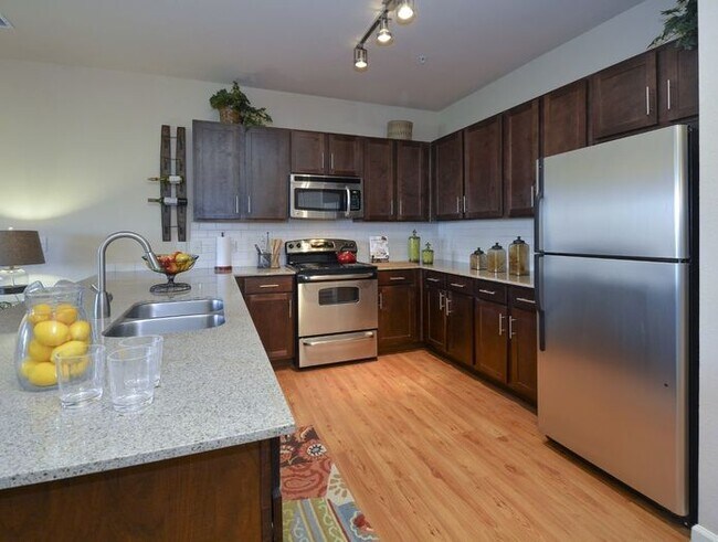 Building Photo - 11300 Farrah Ln