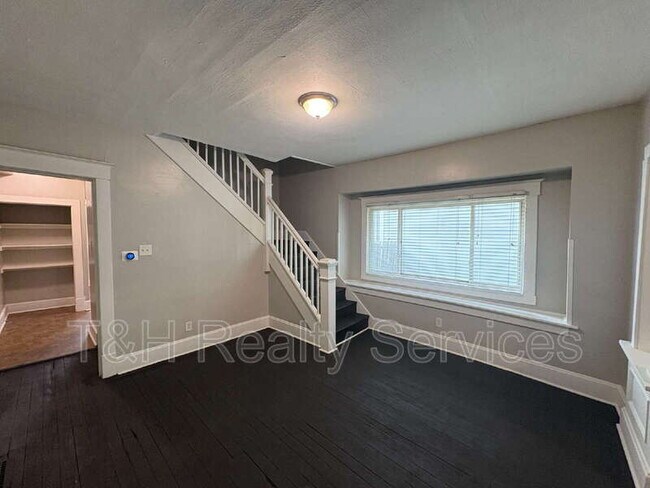 Building Photo - 1624 Yandes St