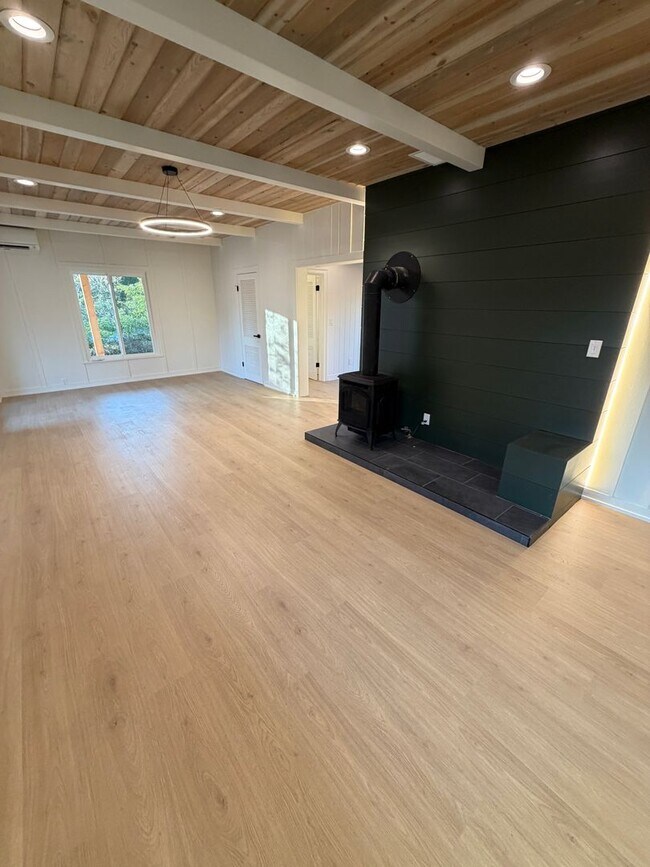 Building Photo - WAL2 - FULLY renovated 3 bed 1.5 bath on OAKWAY!