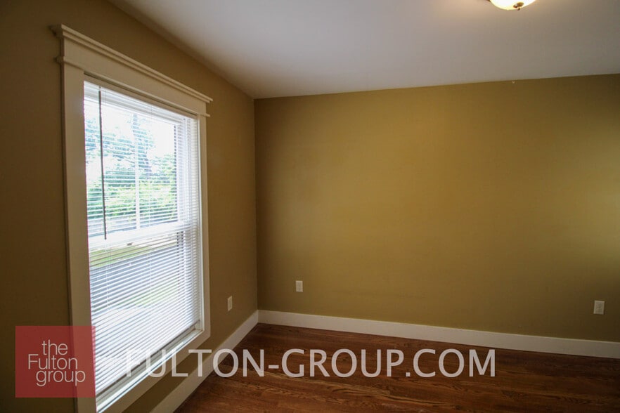 Building Photo - 113 Dwight Ave SE