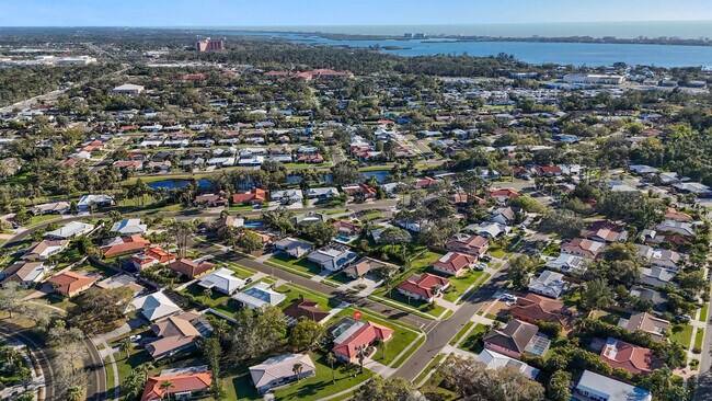 Building Photo - 7423 Dickens Dr