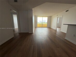 Building Photo - 2775 NE 187th St