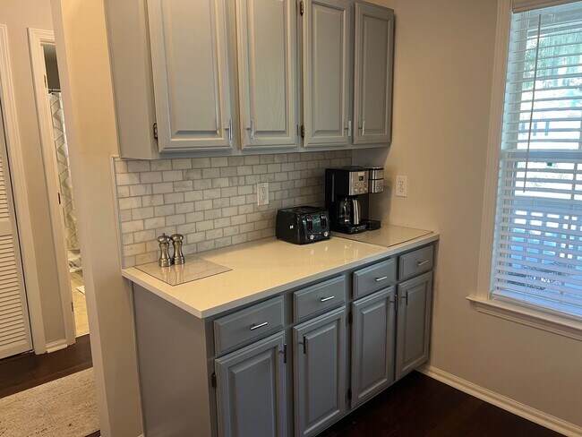 Building Photo - Lovely Condo in Shipyard with a Garage