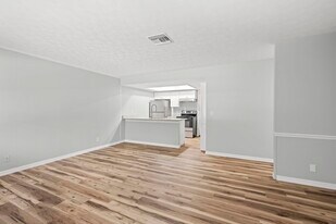 Building Photo - 2910 S Coleman Ave