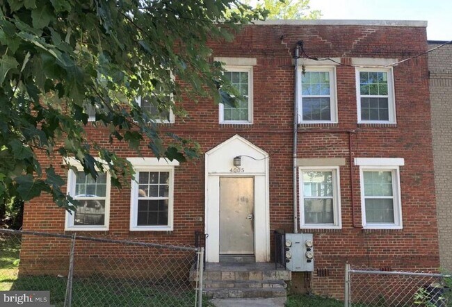 Building Photo - 4005 4th St SE
