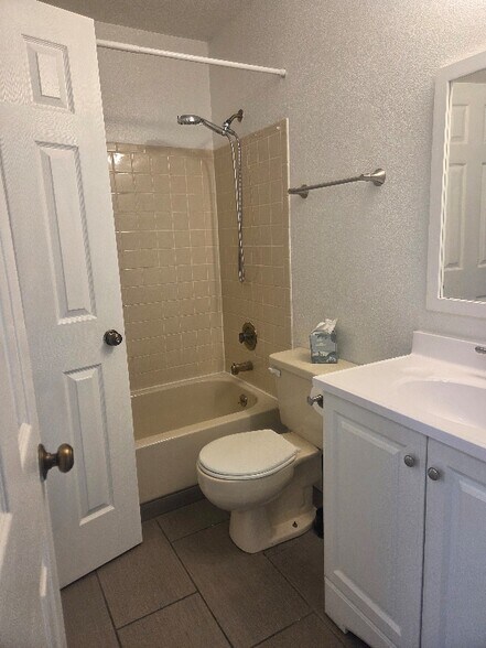 Building Photo - 6160 Fenton St