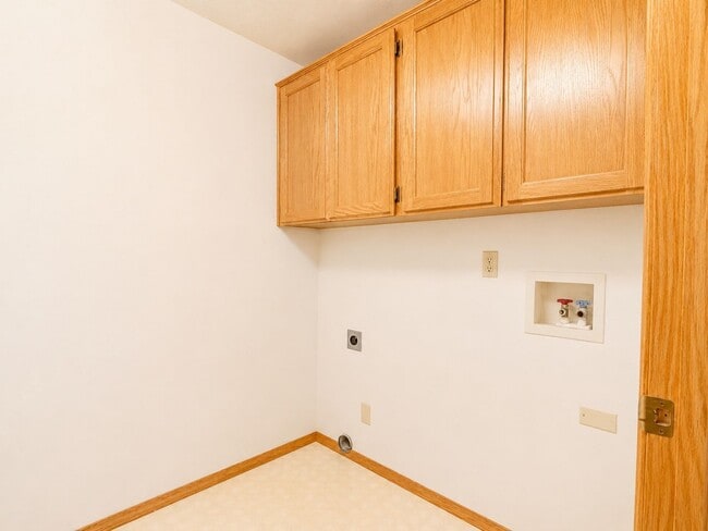 Building Photo - 226 Sparks Dr