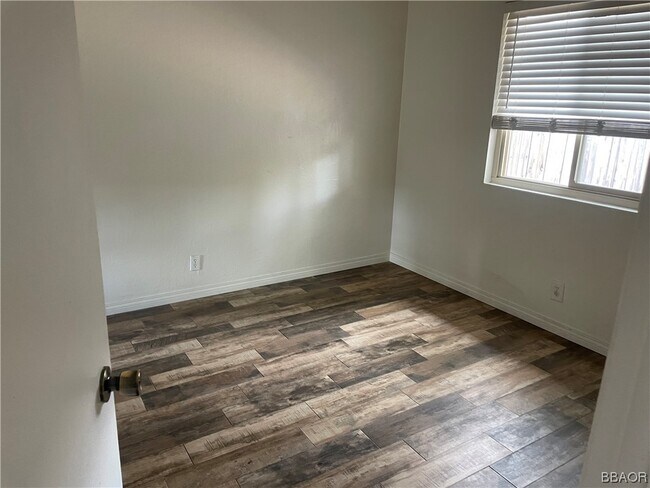 Building Photo - 41862 Park Ave