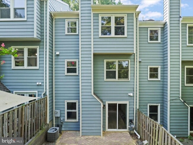 Building Photo - 40 Carriage House Cir
