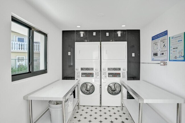 Building Photo - 840 SE 22nd Ave