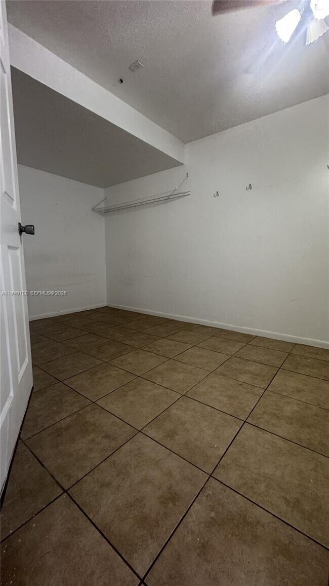 Building Photo - 9150 SE 13th Rd