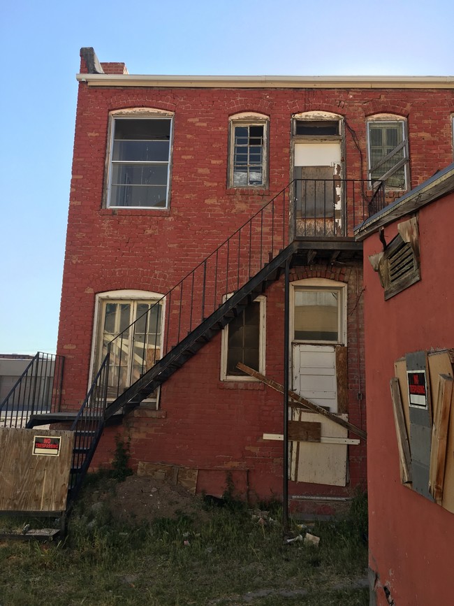 Building Photo - Two Buildings on Kansas Street