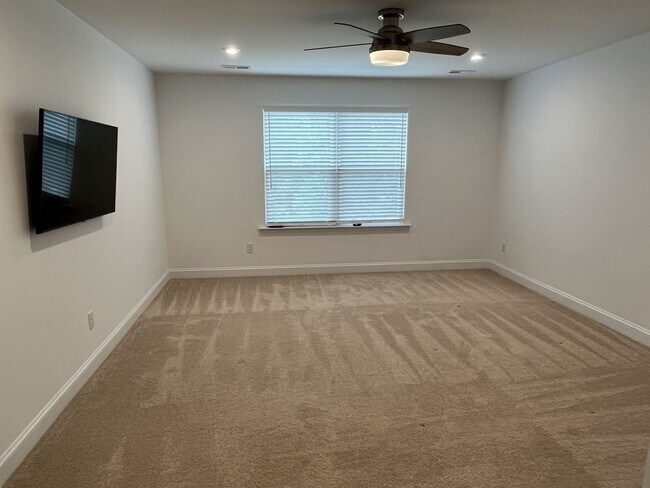 Building Photo - Spacious 5 Bed home in Stallings