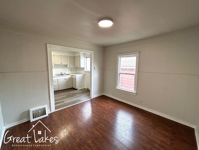Building Photo - Charming 2 Bedroom 1 Bathroom now available for rent