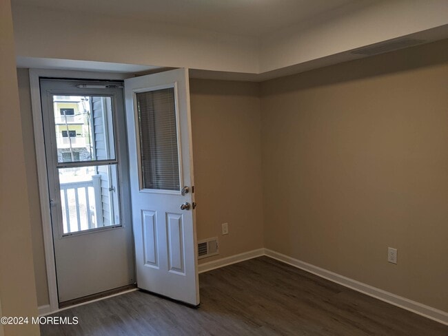 Building Photo - 11 Raritan Ave