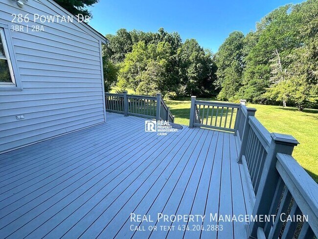 Building Photo - Spacious 3 Bedroom 2 Bath With 2 Car Garag...