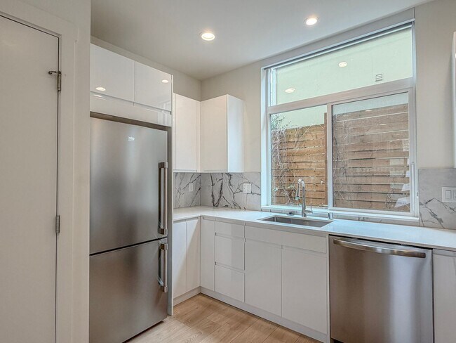 Building Photo - Newer Construction 2bd/2bth Madison Valley Townhome, $3,300/mo.