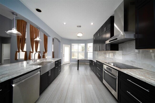 Building Photo - 4911 Russett Ln