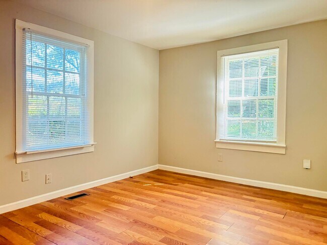 Building Photo - 104 Plum Tree Ln