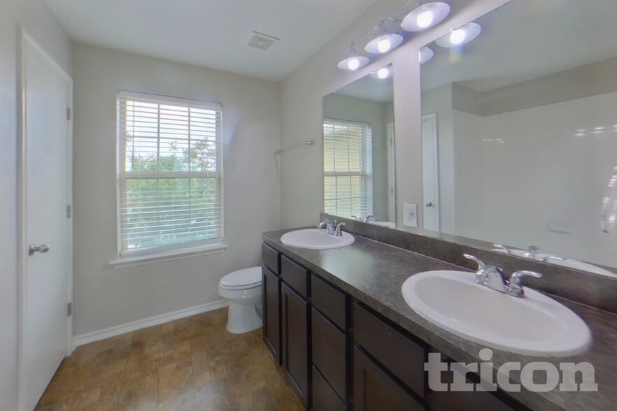 Building Photo - 15102 Verela Dr