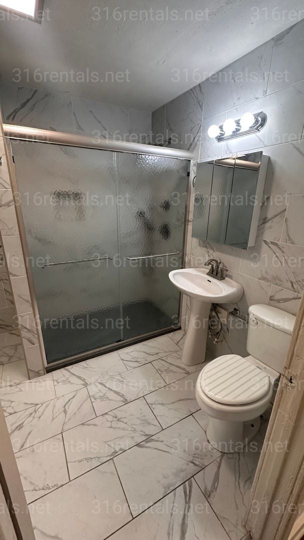 Building Photo - $795- 2 bed 1 bath - Single Family Home