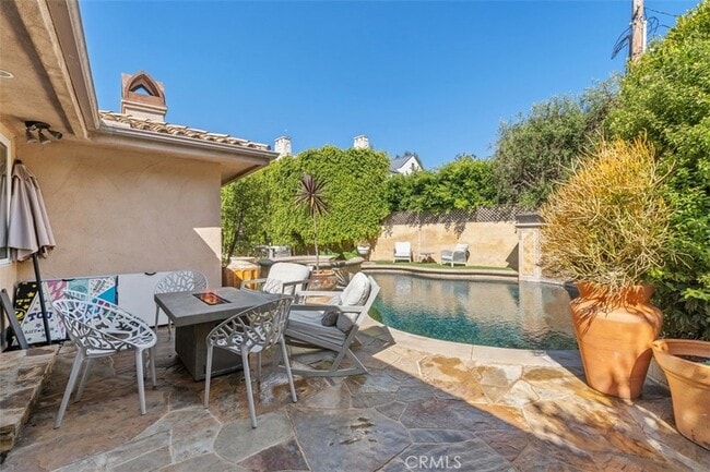 Building Photo - 600 Cliff Dr