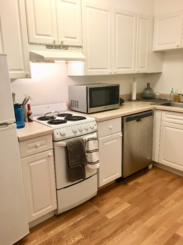 Building Photo - 1353 N State Pkwy