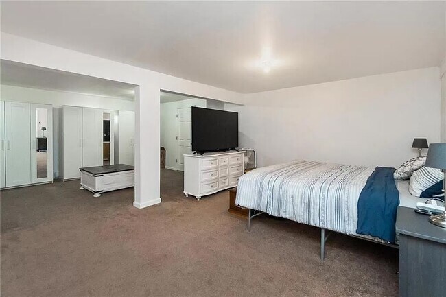 Building Photo - 723 Lehigh St