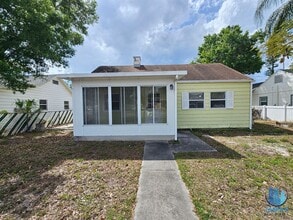 Building Photo - Spacious 3 Bedroom, 2 Bath home with a 2 CAR Carport near down St. Petersburg *Available Now*