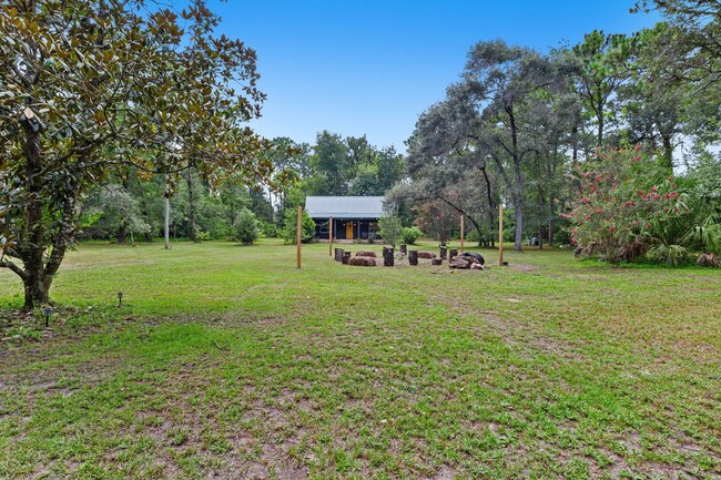 Building Photo - Enchanting Log Cabin for Lease!