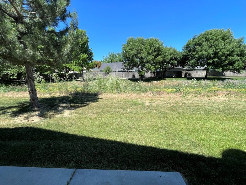 Building Photo - 16650 N Profit Cir