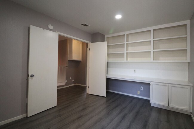 Building Photo - Spacious Northpointe Condo – 3 Bedrooms + Office | 3 Baths | Attached 2-Car Garage