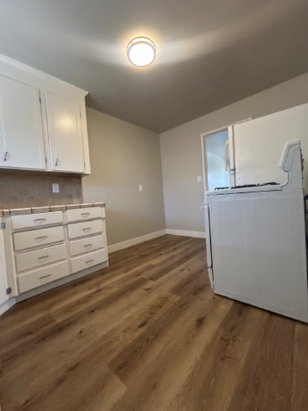 Building Photo - 3325 E Clinton Ave