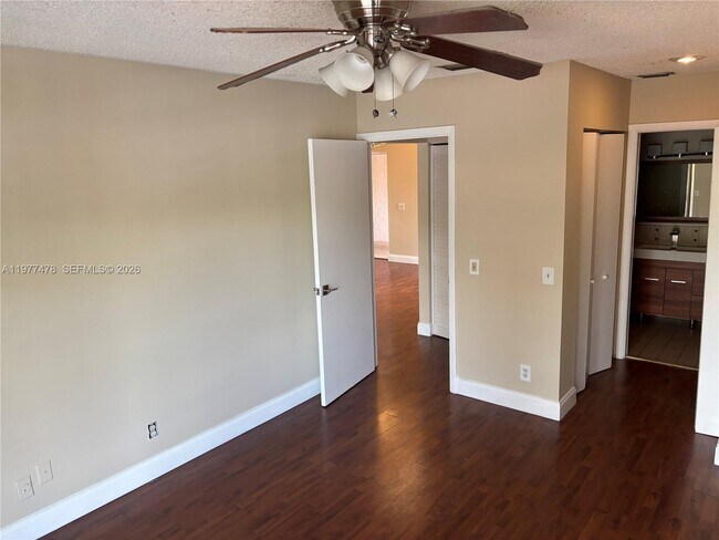 Building Photo - 10421 Mahogany Key Cir