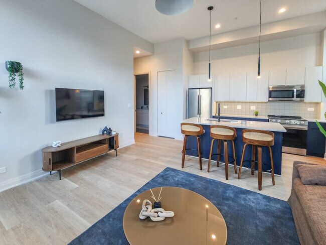 Building Photo - 1934 W North Ave