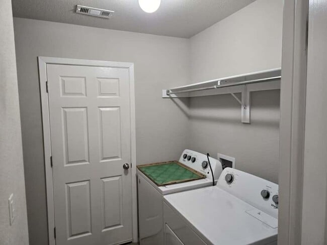 Building Photo - 1144 S Jaybird Ln