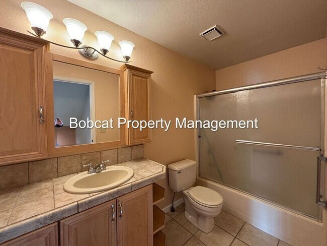 Building Photo - 1420 Douglas Ave