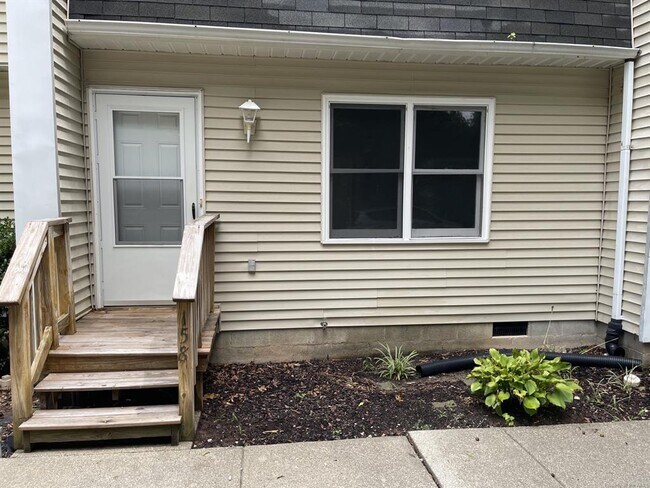 Building Photo - 158 Albemarle Dr
