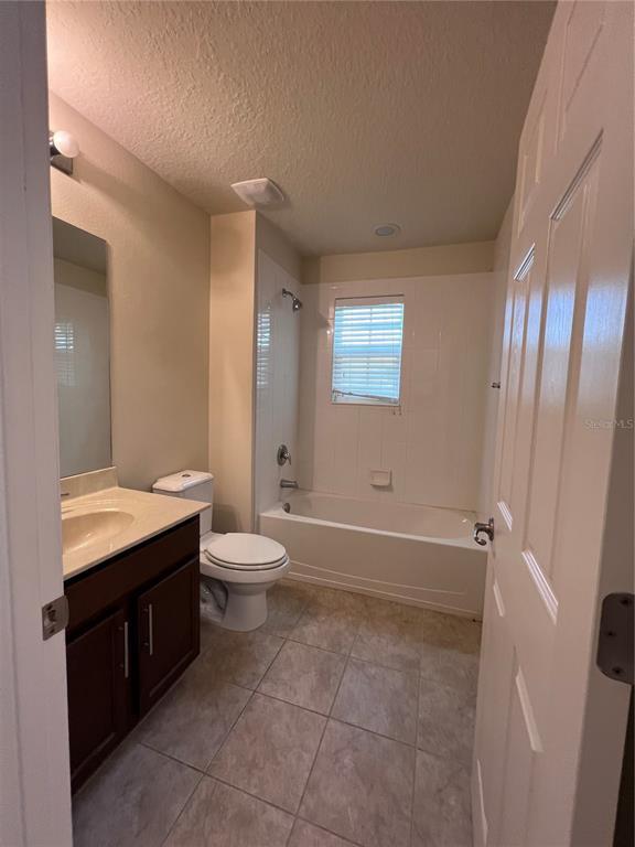 Building Photo - 1310 Oakcrest Ct