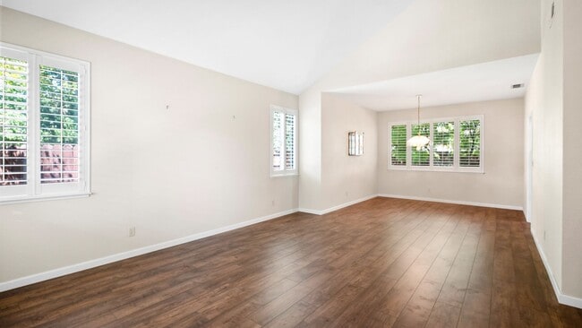 Building Photo - 4 BR/3BA Home in Laurel Creek with Park-Li...