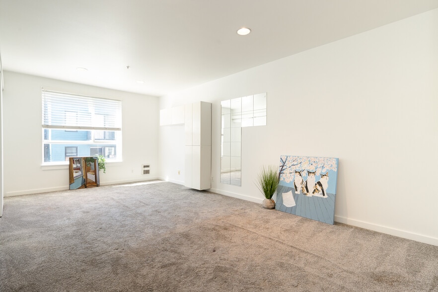 Building Photo - 66 Bell St