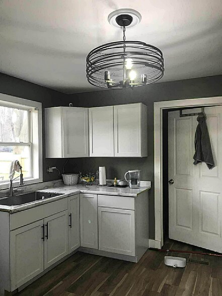 Building Photo - 612 Henry Ave SE