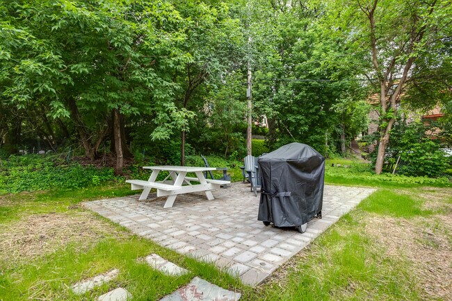 Building Photo - 1328 Idaho Ave S