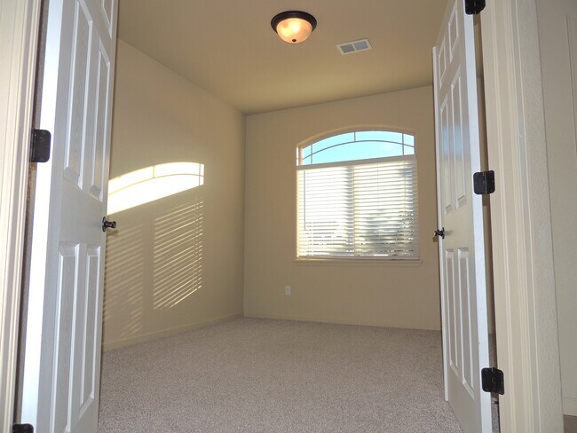 Building Photo - 663 Chalisa Ave