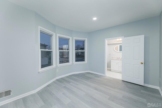 Building Photo - 80 Heald St