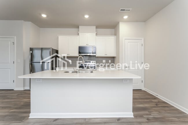 Building Photo - 5609 Hydrangea St