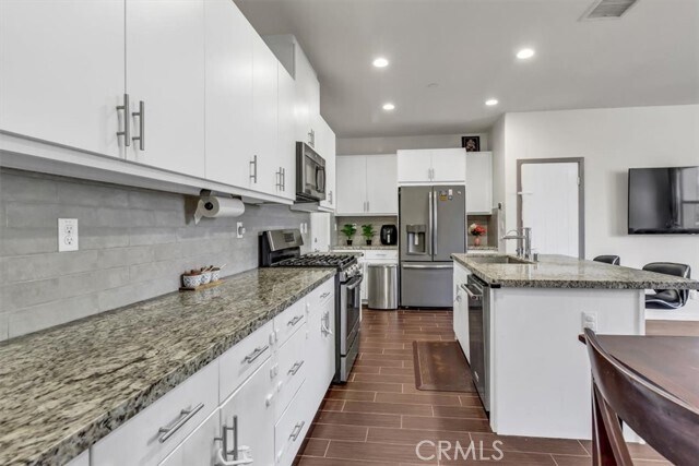 Building Photo - 30 Finch