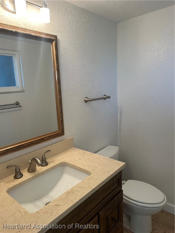 Building Photo - 2131 Lakeview Dr