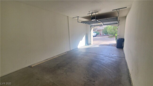 Building Photo - 2050 W Warm Springs Rd