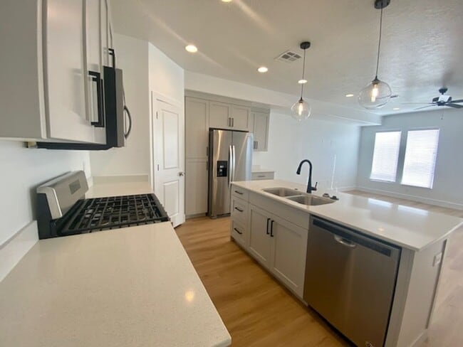 Building Photo - 2664 E Gray Birch Dr